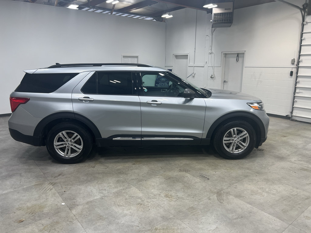 Certified 2024 Ford Explorer XLT RWD image 5