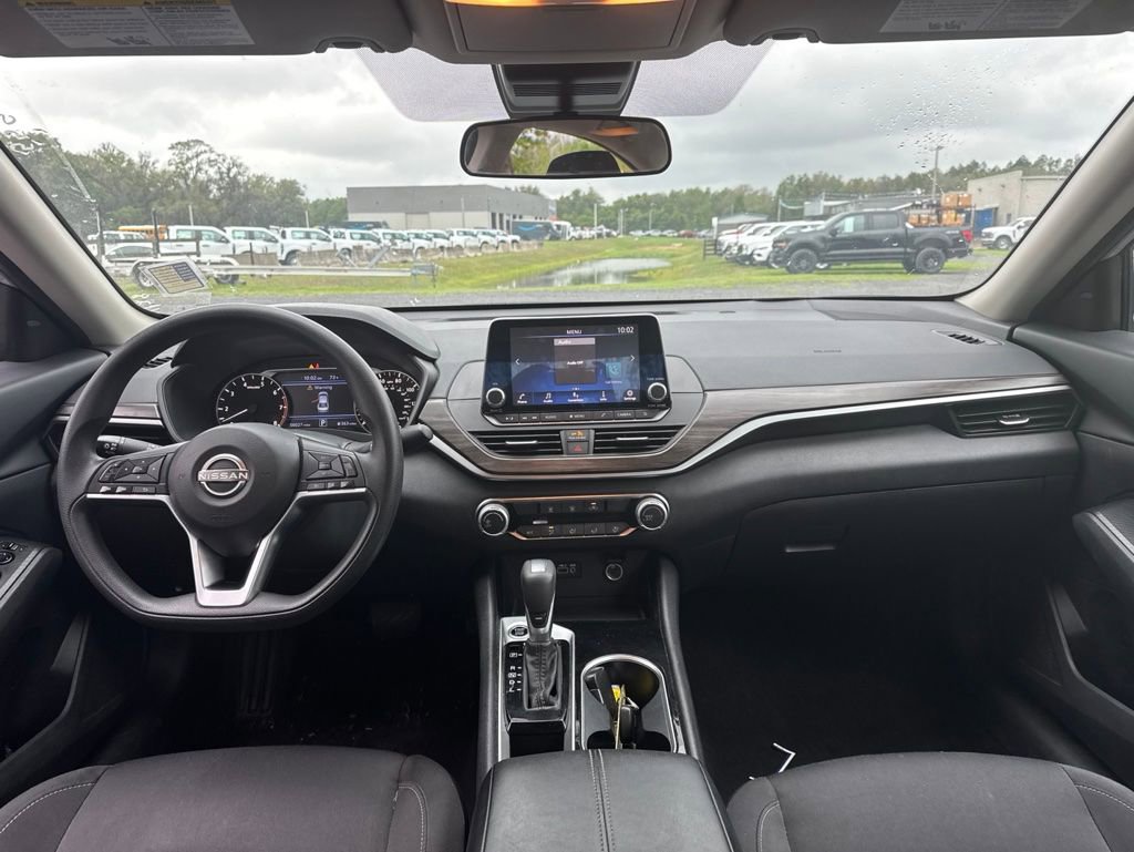 Used 2024 Nissan Altima 2.5 SV FWD image 10
