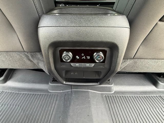 Used 2025 Chevrolet Traverse Z71 w/ LPO, Cargo Package AWD/4WD image 21