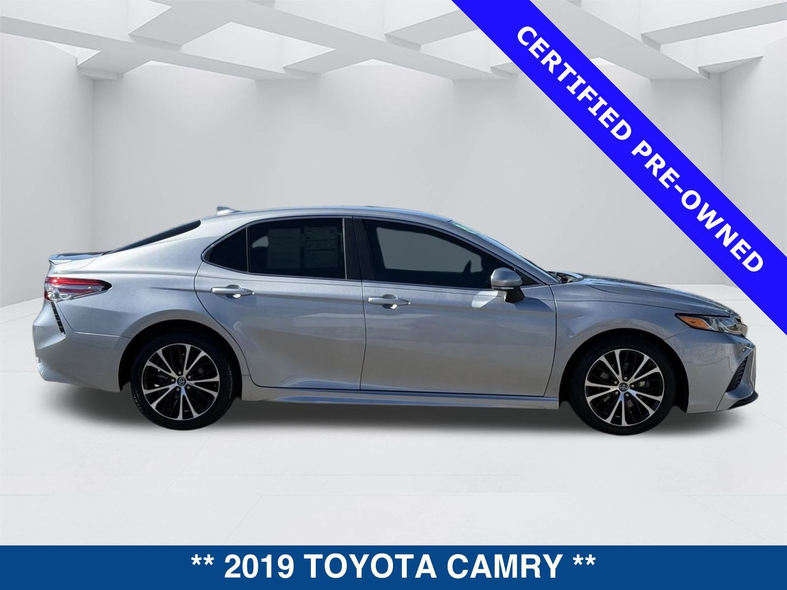 Used 2019 Toyota Camry SE image 5