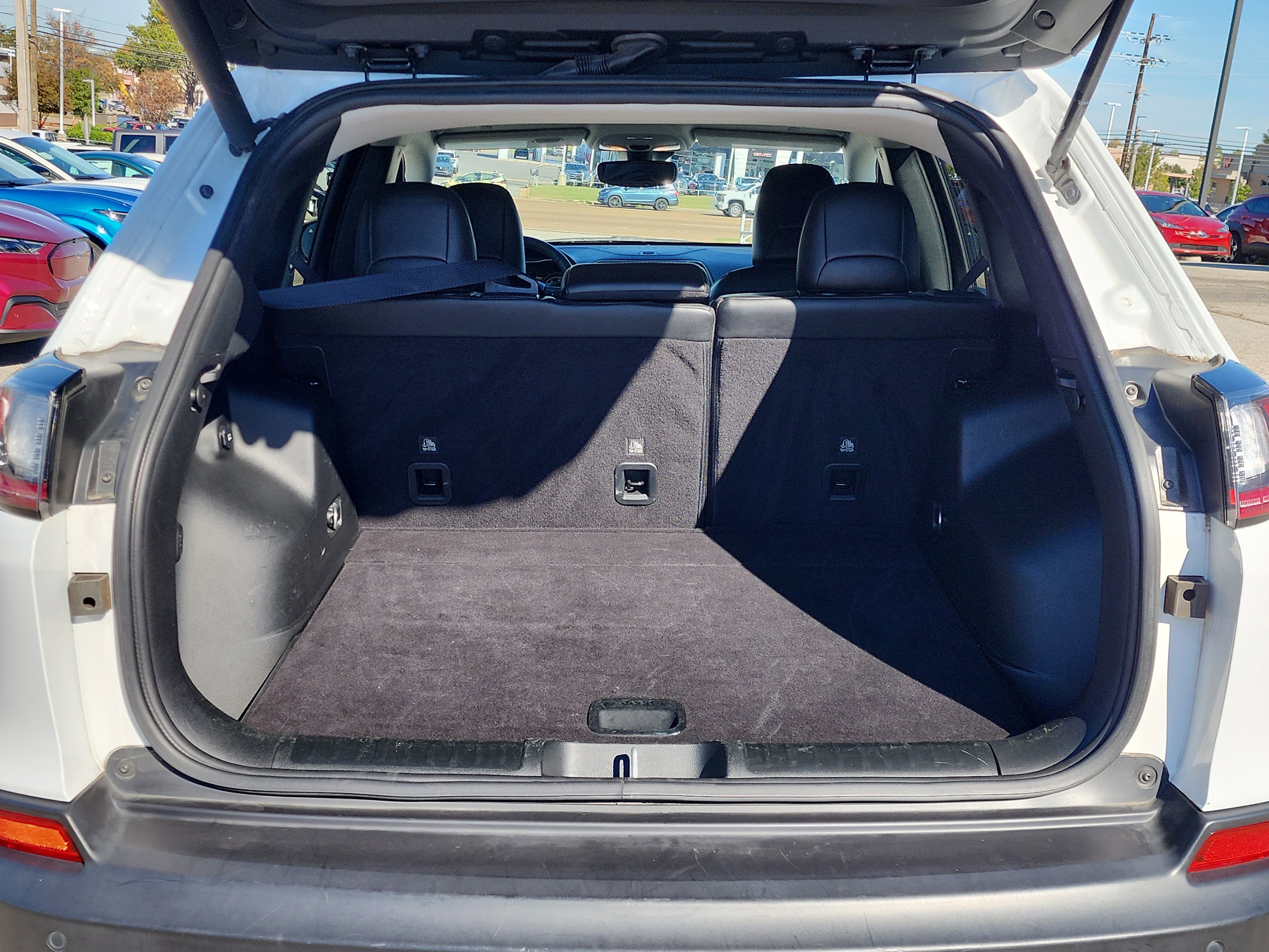 Used 2023 Jeep Cherokee Altitude Lux image 10