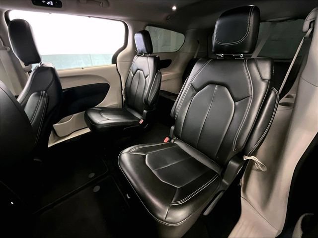 Used 2023 Chrysler Pacifica Touring-L FWD image 25