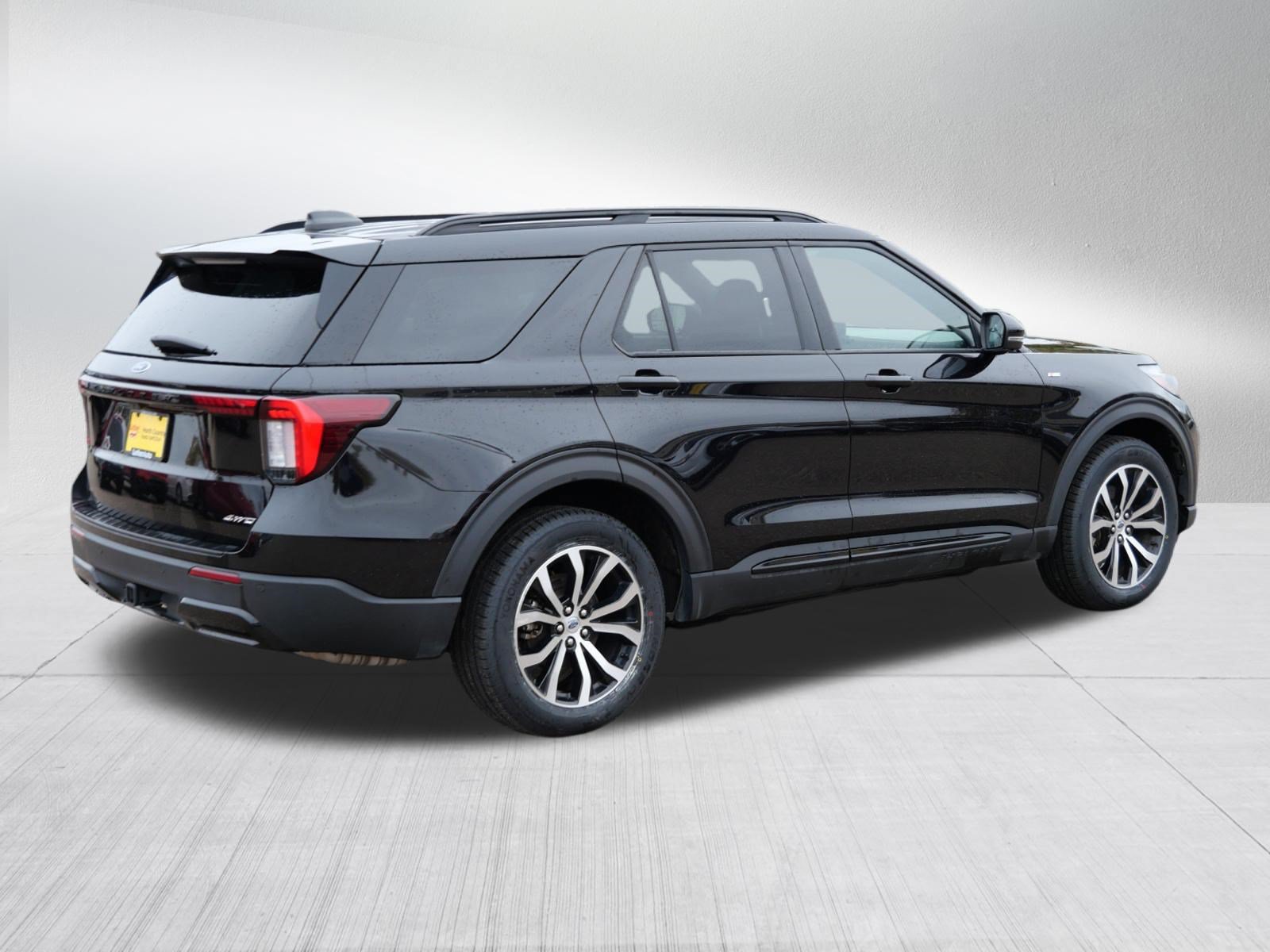 Certified 2025 Ford Explorer ST-Line AWD/4WD image 7