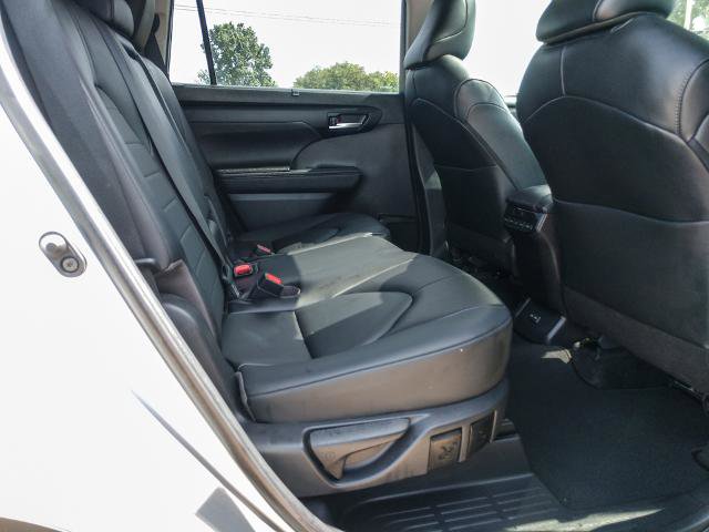 Used 2023 Toyota Highlander XLE FWD image 15