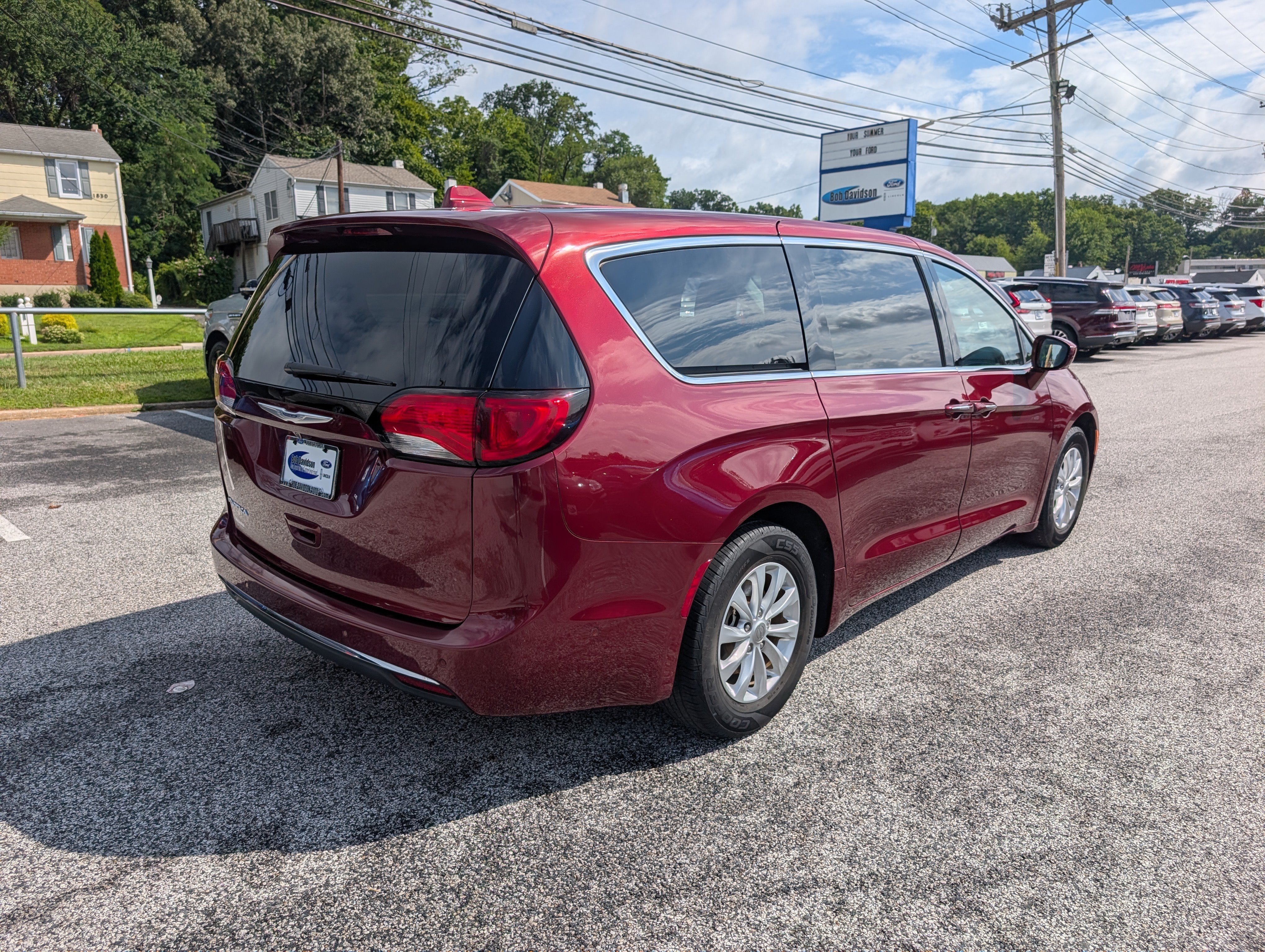 Used 2019 Chrysler Pacifica Touring Plus w/ Advanced Safetytec Group FWD image 7