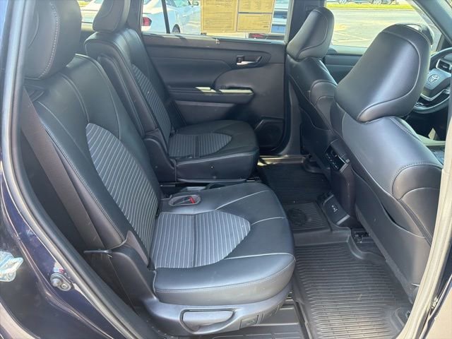 Used 2022 Toyota Highlander XSE FWD image 20