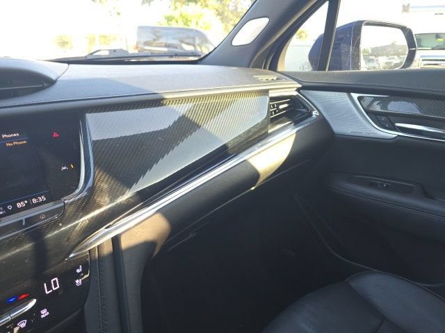Used 2023 Cadillac XT6 Sport w/ Technology Package AWD/4WD image 15