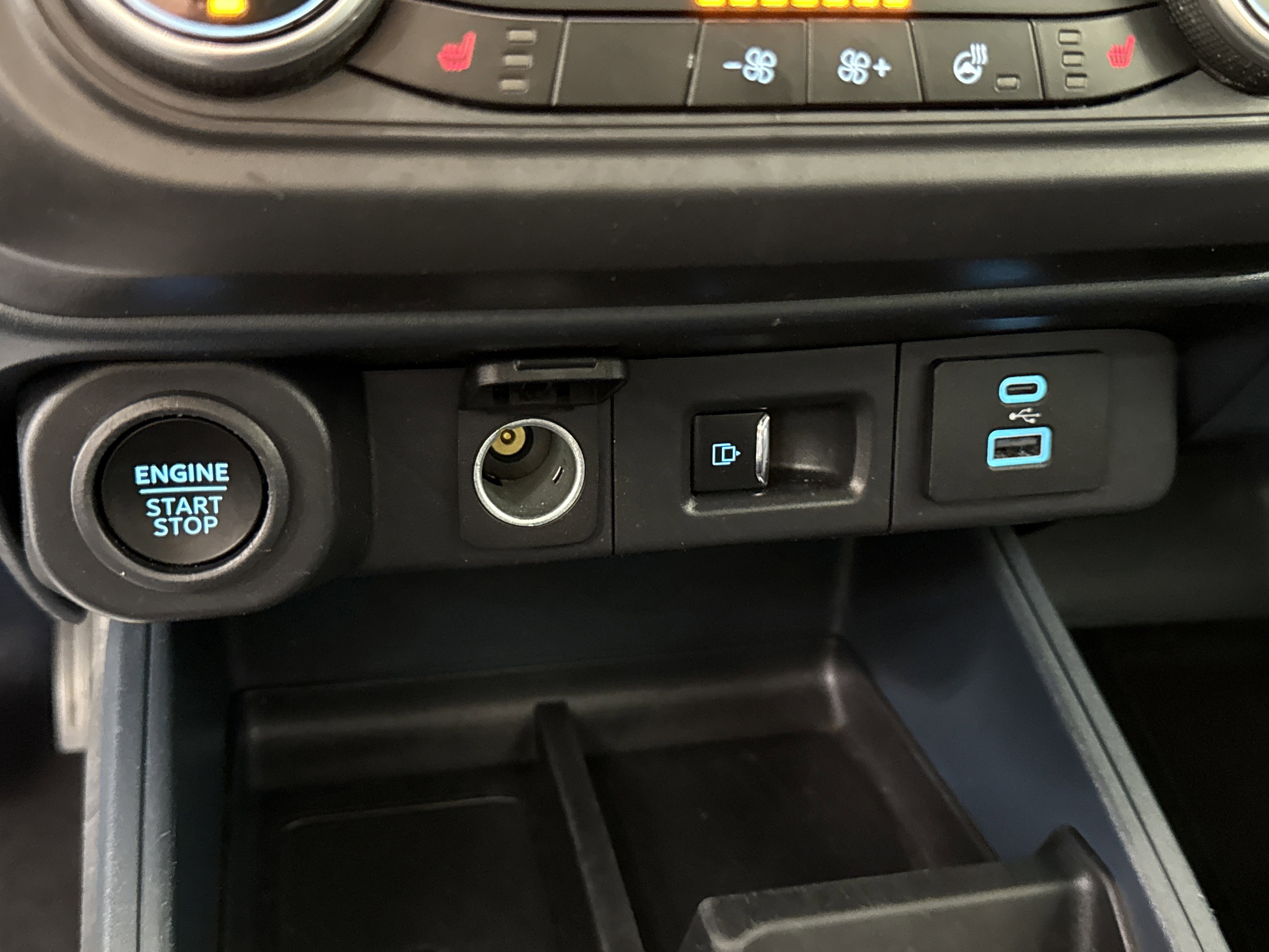 Certified 2024 Ford Maverick Lariat w/ Black Appearance Package image 28