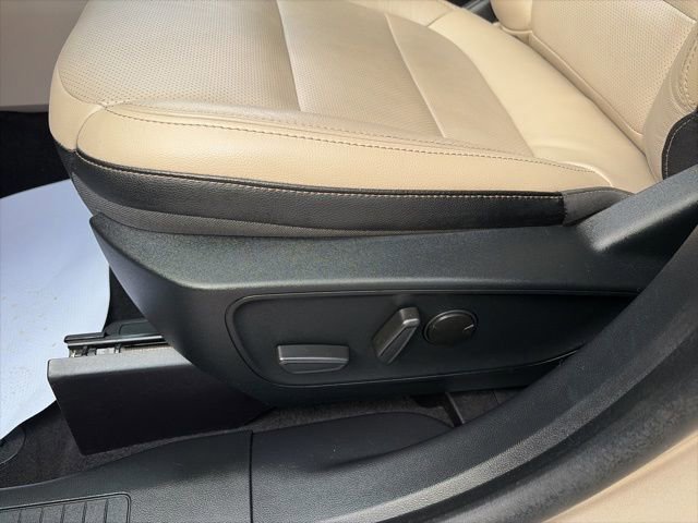 Certified 2020 Ford Escape Titanium image 8