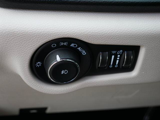 Used 2024 Chrysler Pacifica Touring-L FWD image 20