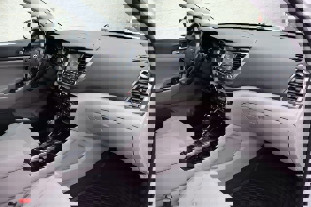 Used 2018 Hyundai Tucson Value w/ Cargo Package image 34