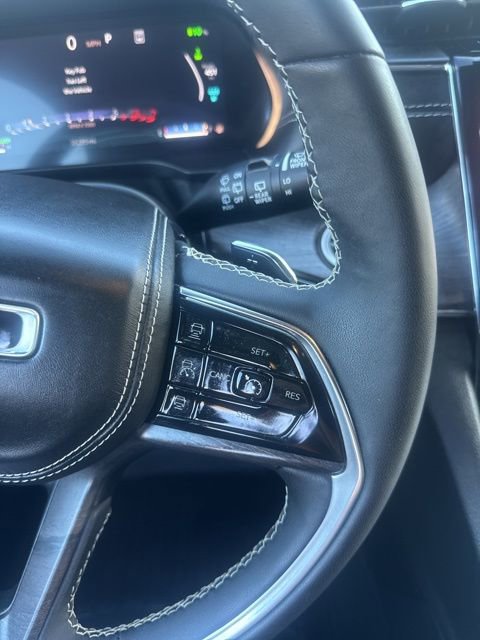 Used 2023 Jeep Grand Cherokee Overland AWD/4WD image 25