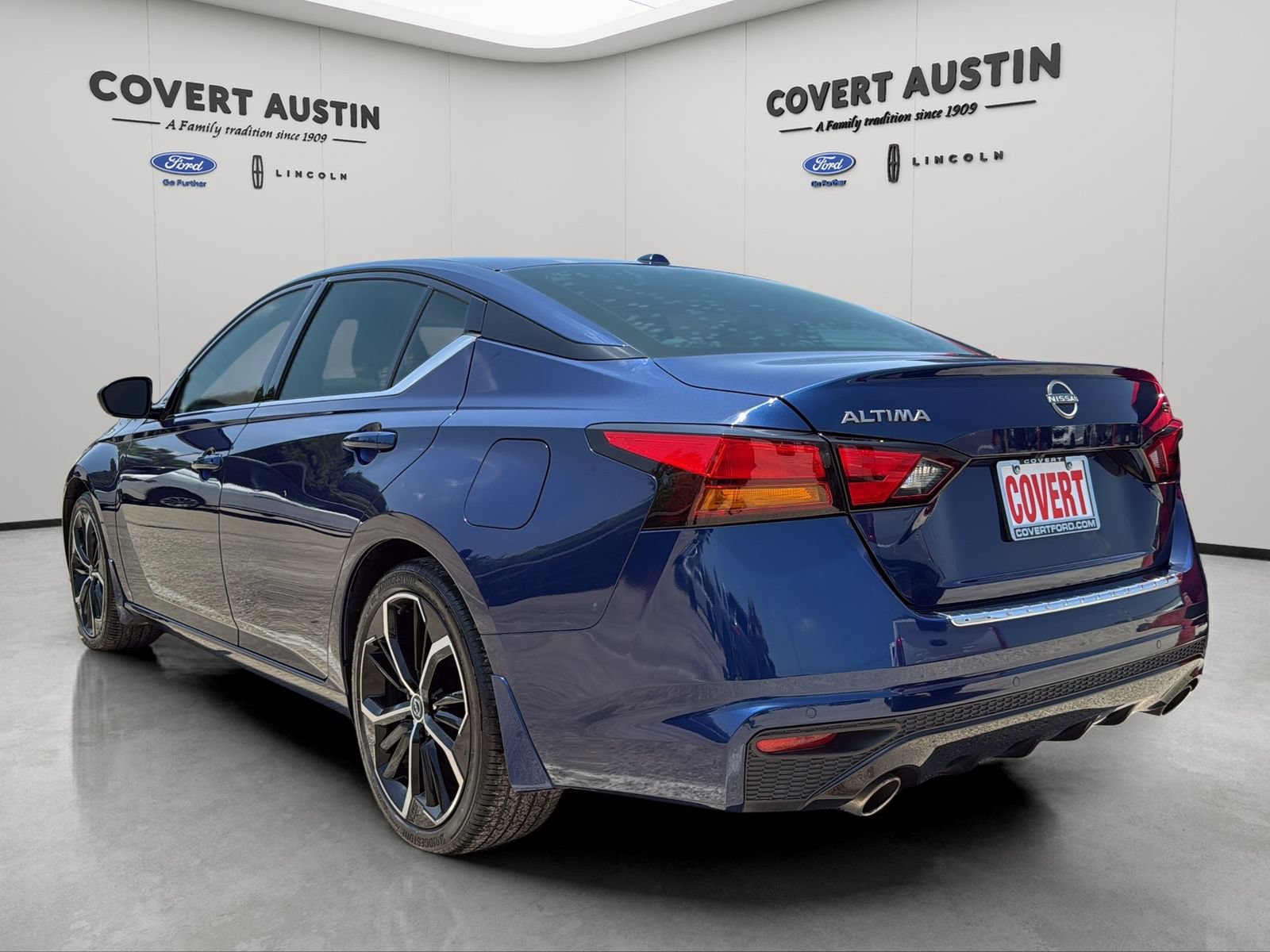 Used 2023 Nissan Altima 2.5 SR w/ SR Premium Package FWD image 2