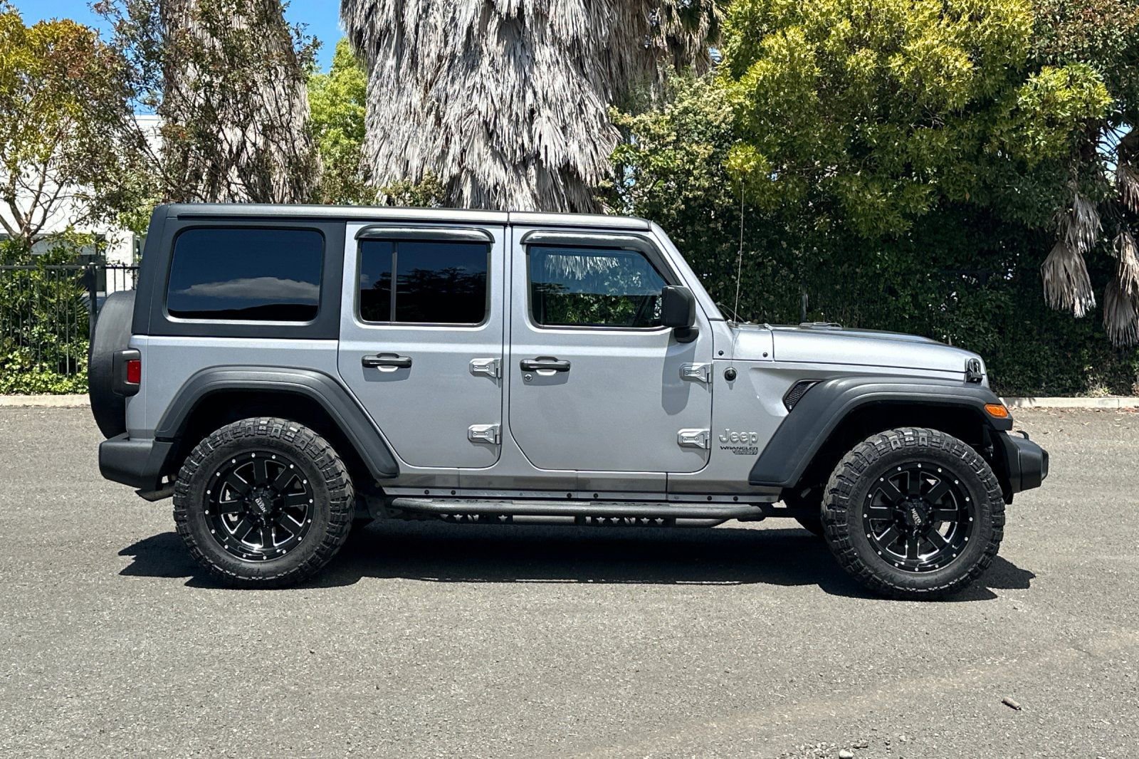 Used 2020 Jeep Wrangler Unlimited Sport S AWD/4WD image 2