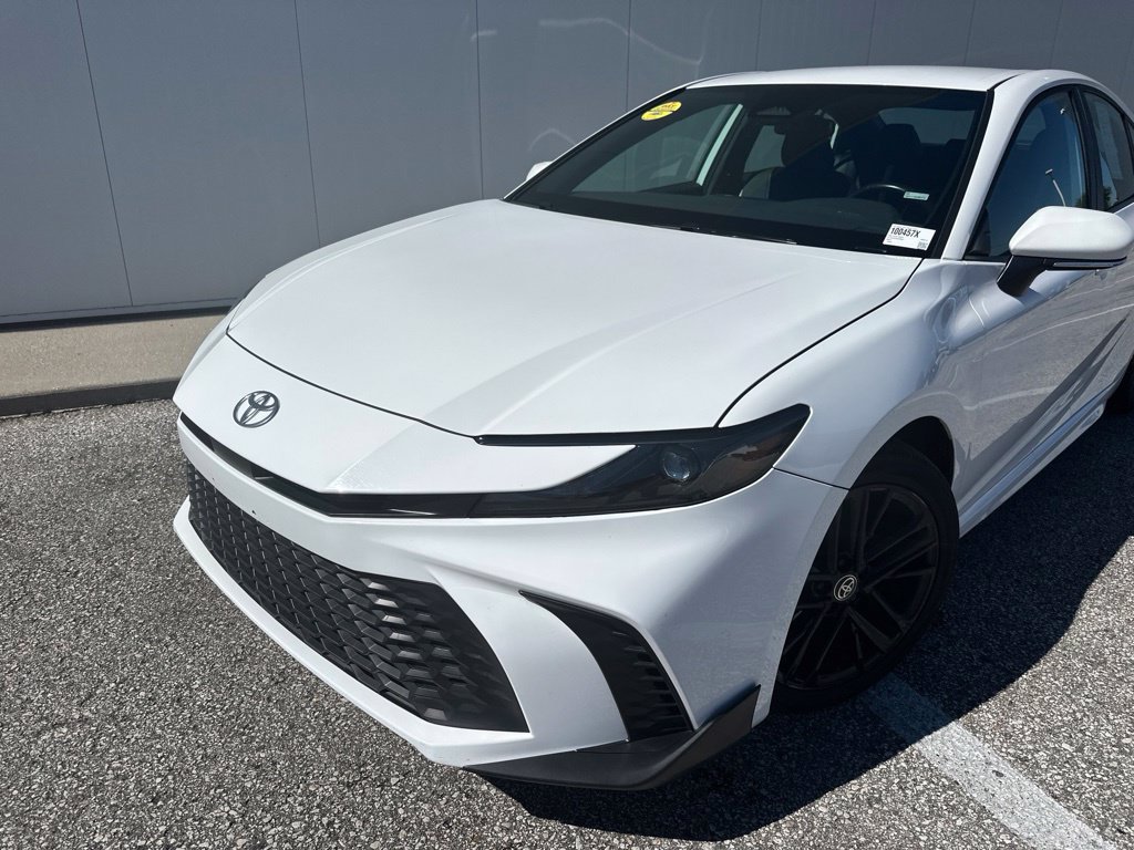 Used 2025 Toyota Camry SE FWD image 2