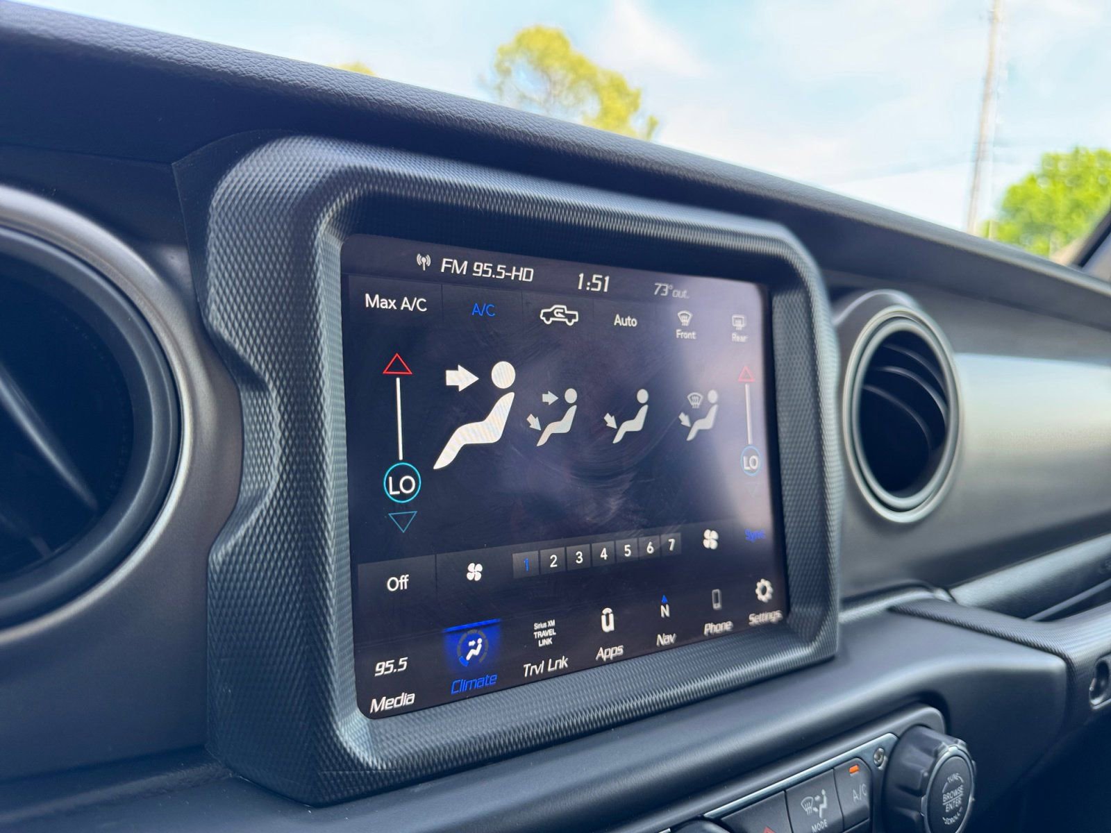 Used 2022 Jeep Gladiator Sport AWD/4WD image 23