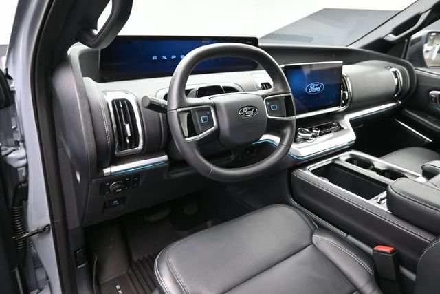 Certified 2026 Ford Expedition Platinum w/ Stealth Performance Package AWD/4WD image 9