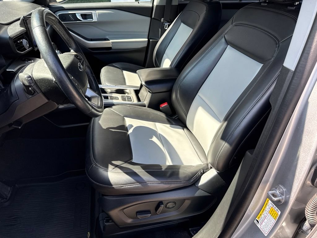Certified 2023 Ford Explorer XLT w/ Equipment Group 202A RWD image 6