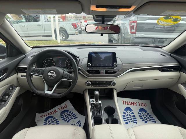 Used 2025 Nissan Altima 2.5 SV FWD image 12