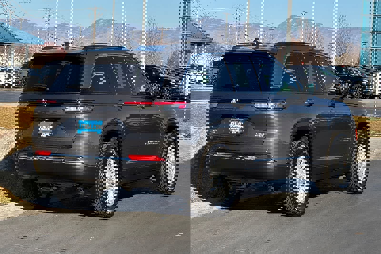 Used 2025 Jeep Grand Cherokee Laredo X w/ Luxury Tech Group I image 5