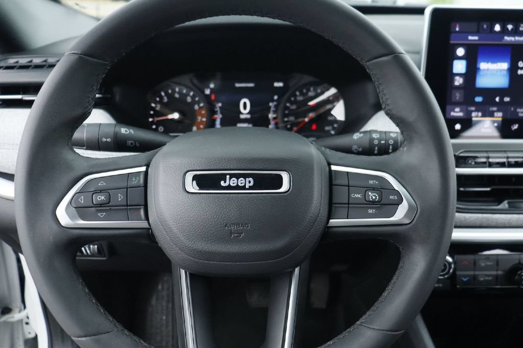 Used 2024 Jeep Compass Latitude AWD/4WD image 6