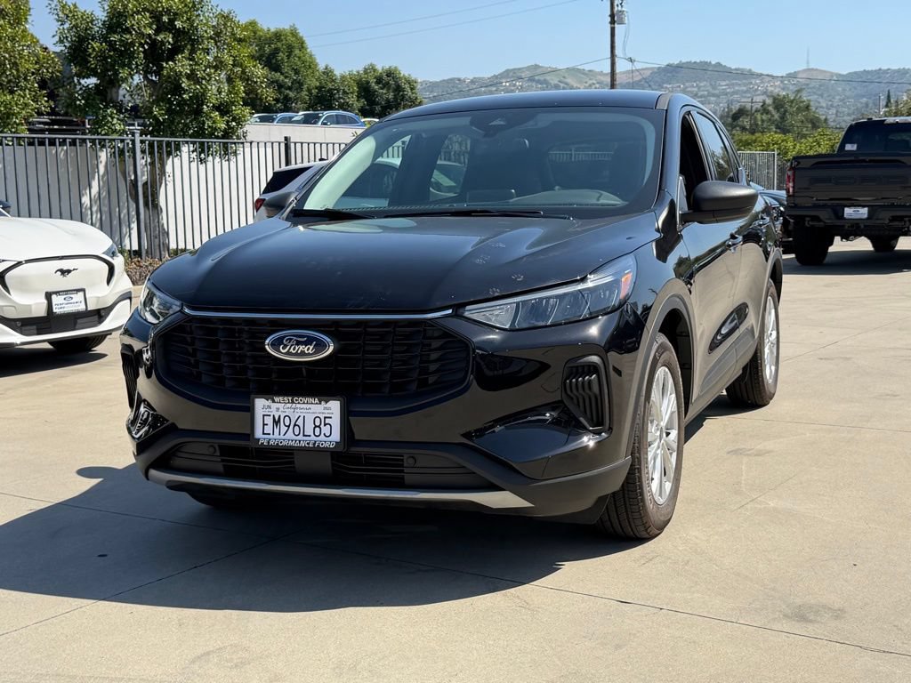 Certified 2025 Ford Escape Active FWD image 2