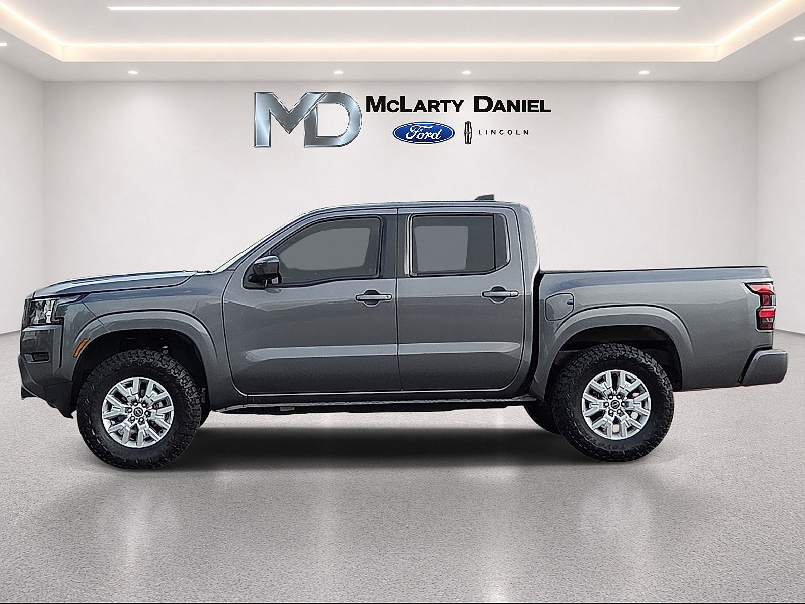 Used 2023 Nissan Frontier SV AWD/4WD image 3