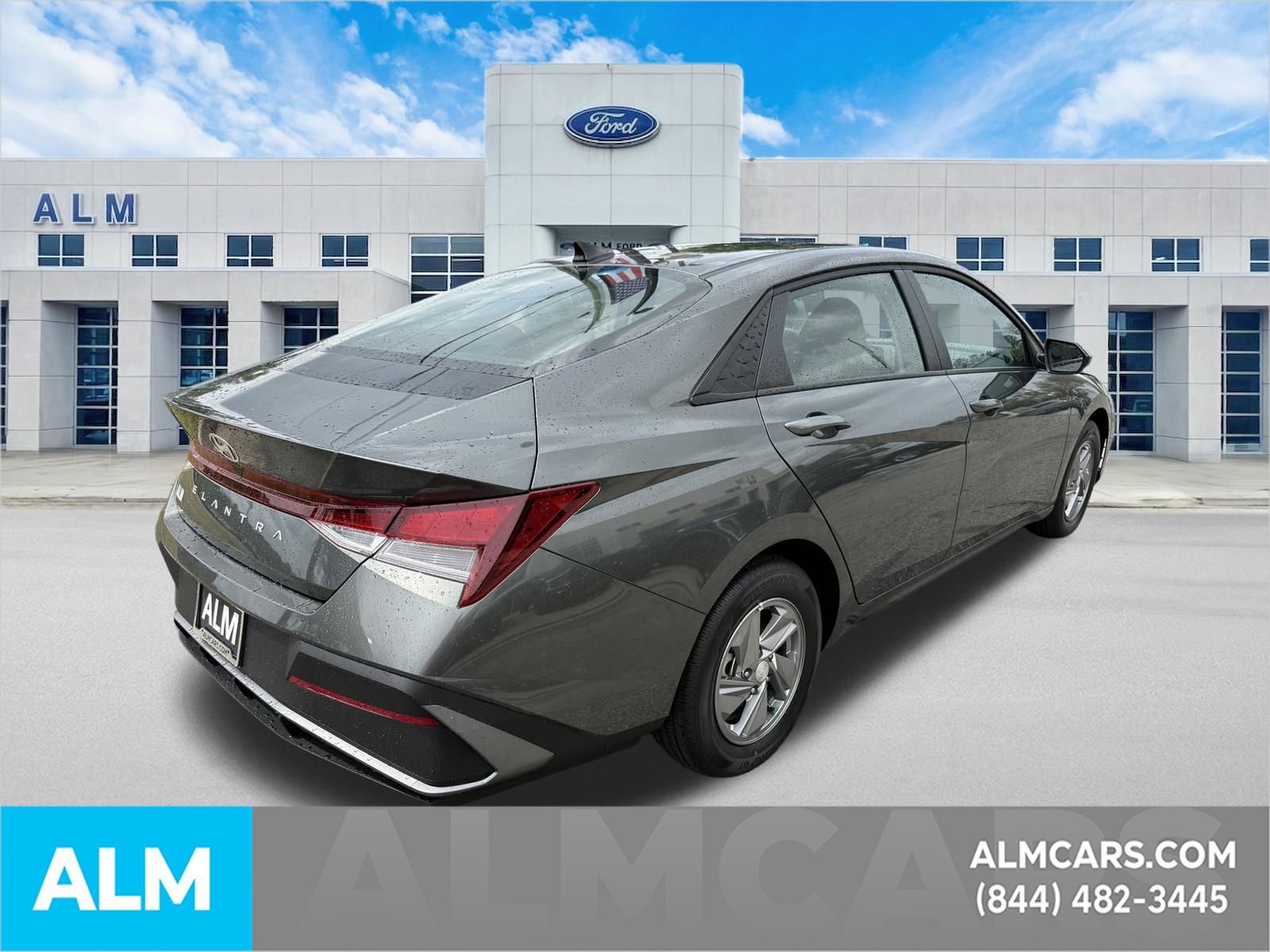 Used 2025 Hyundai Elantra SE image 5