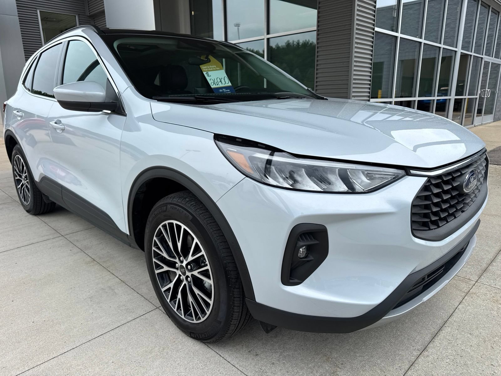 Certified 2025 Ford Escape SE FWD image 10
