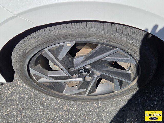 Used 2025 Hyundai Elantra SEL FWD image 4