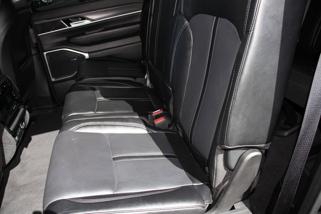 Used 2024 Jeep Wagoneer L Series II image 21