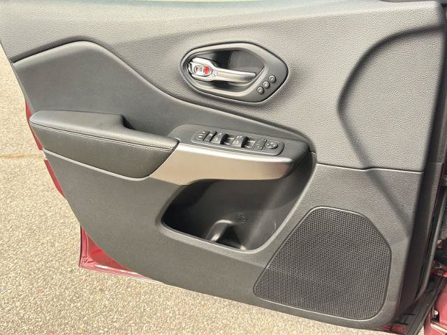 Used 2019 Jeep Cherokee Limited AWD/4WD image 29