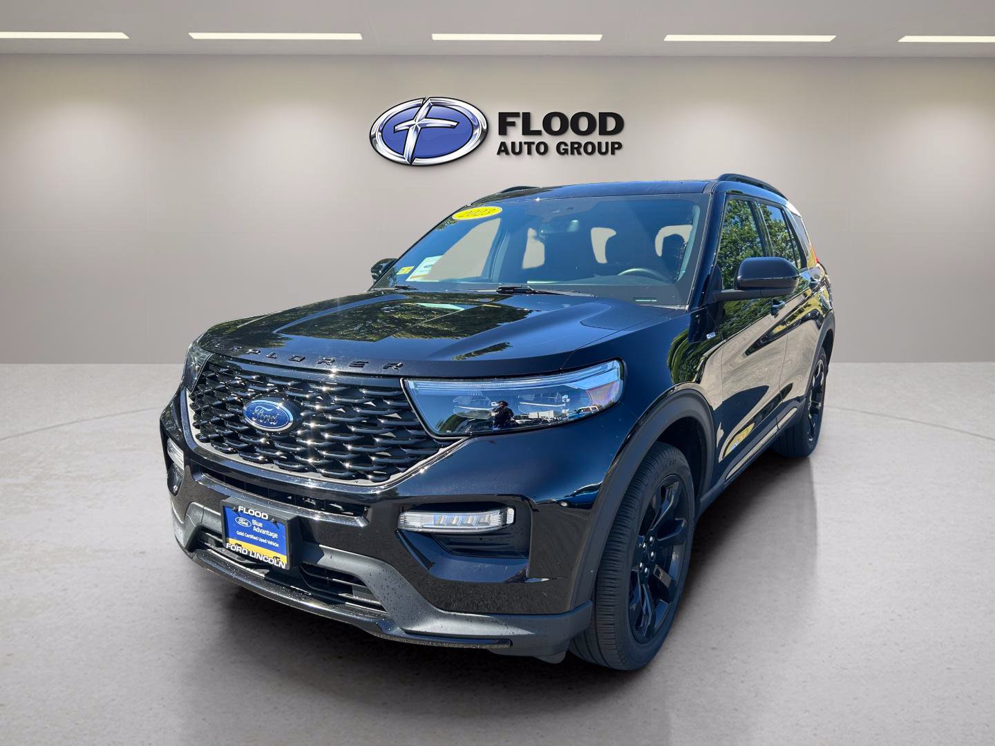 Certified 2023 Ford Explorer ST-Line w/ Class IV Trailer Tow Package AWD/4WD image 3
