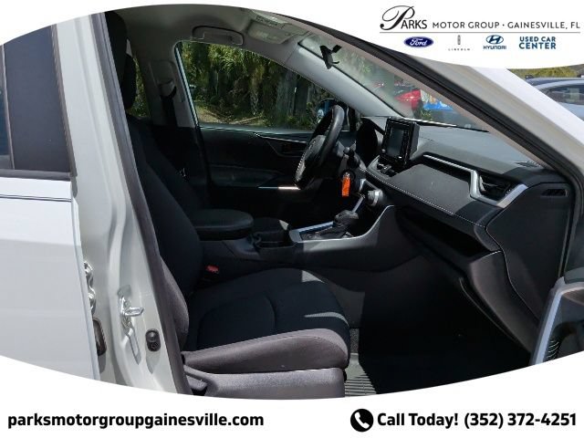 Used 2021 Toyota RAV4 LE FWD image 17