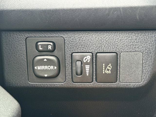Used 2018 Toyota RAV4 LE FWD image 19