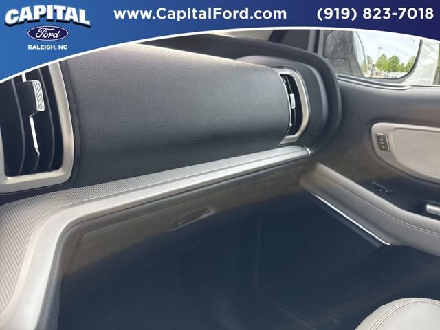 Certified 2025 Ford Expedition Active image 31