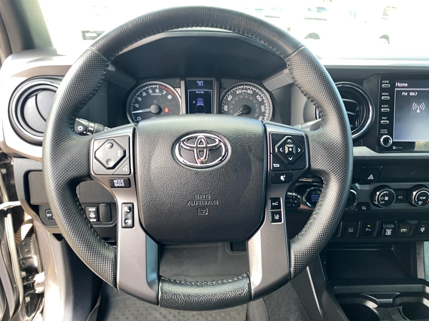 Used 2020 Toyota Tacoma TRD Sport w/ Technology Package AWD/4WD image 14