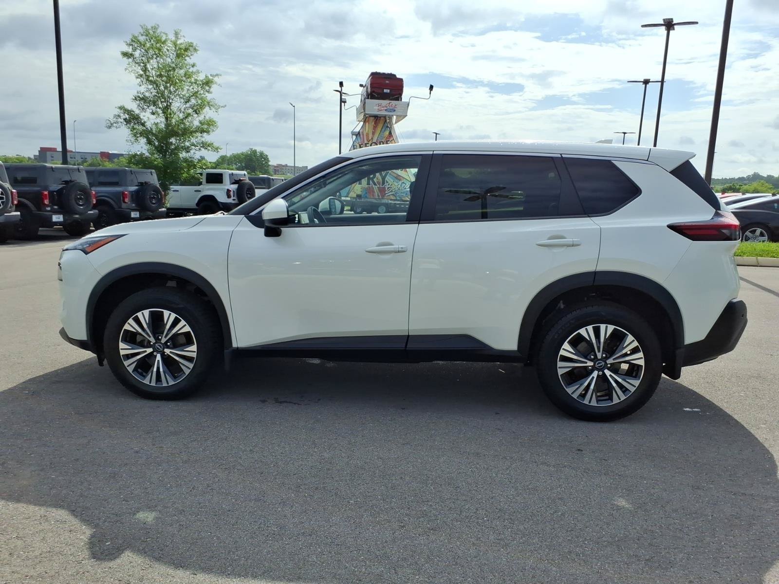 Used 2023 Nissan Rogue SV AWD/4WD image 6