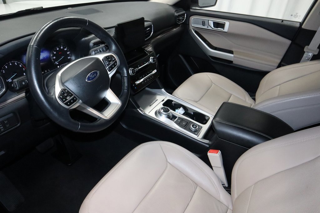 Certified 2022 Ford Explorer Limited w/ Hybrid Equipment Group 310A image 25