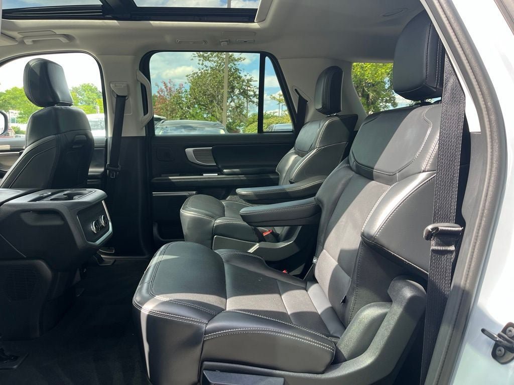 Certified 2025 Ford Expedition Max Platinum w/ Driver's Package AWD/4WD image 7