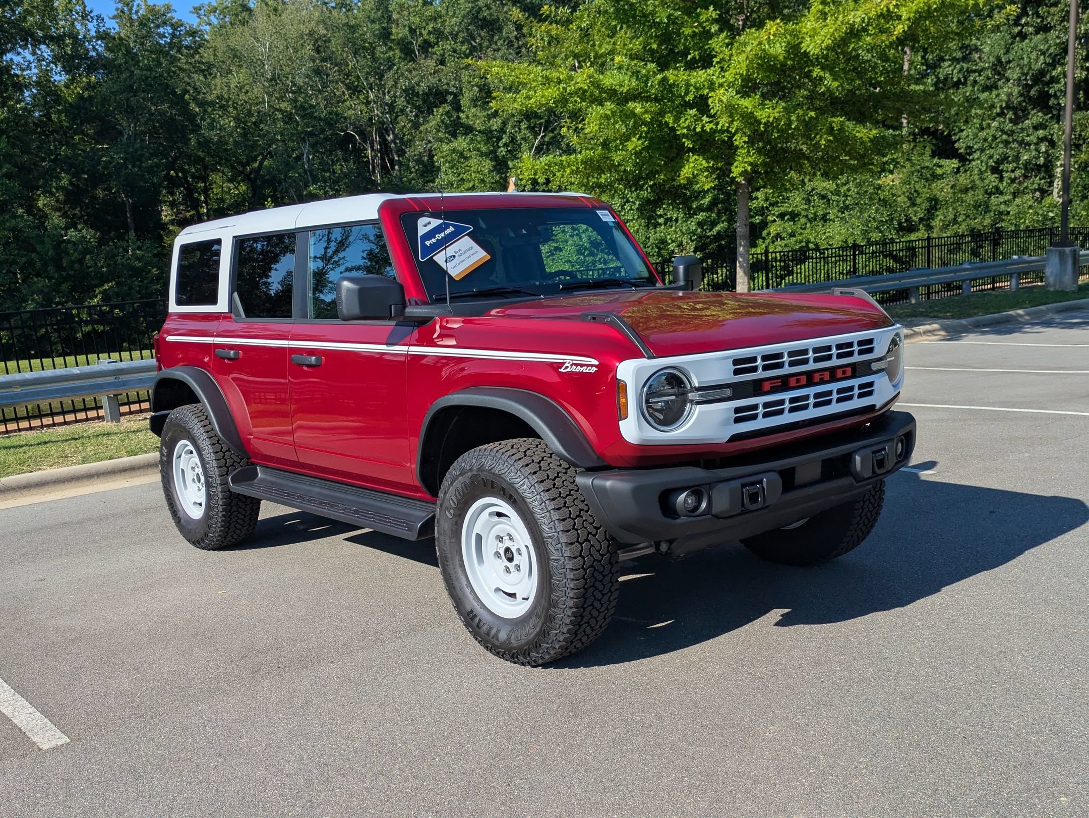 Certified 2025 Ford Bronco Heritage Edition AWD/4WD image 2