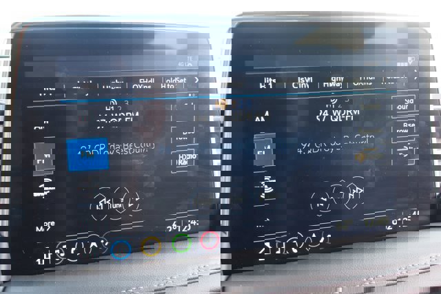 Used 2021 GMC Yukon SLT w/ SLT Luxury Plus Package image 34