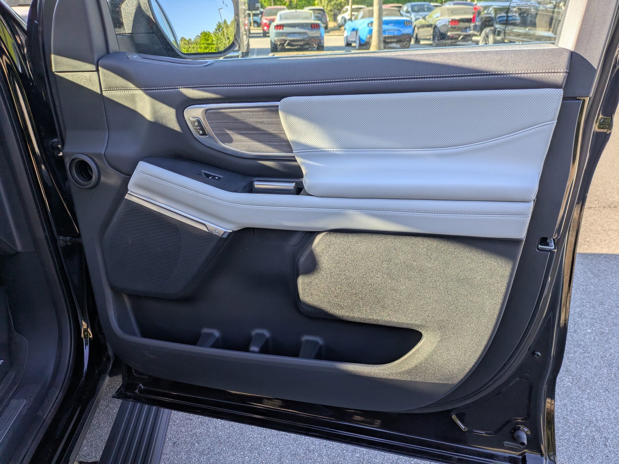 Certified 2025 Ford Expedition Platinum w/ Platinum Ultimate Package AWD/4WD image 37