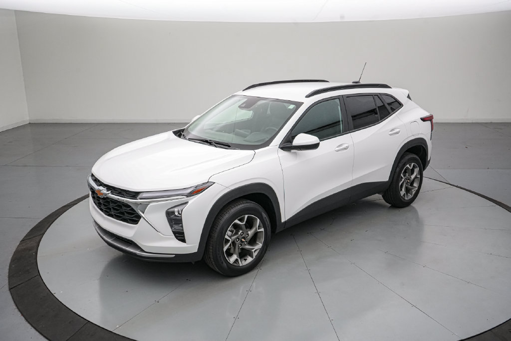 Used 2025 Chevrolet Trax LT w/ LT Convenience Package FWD image 8