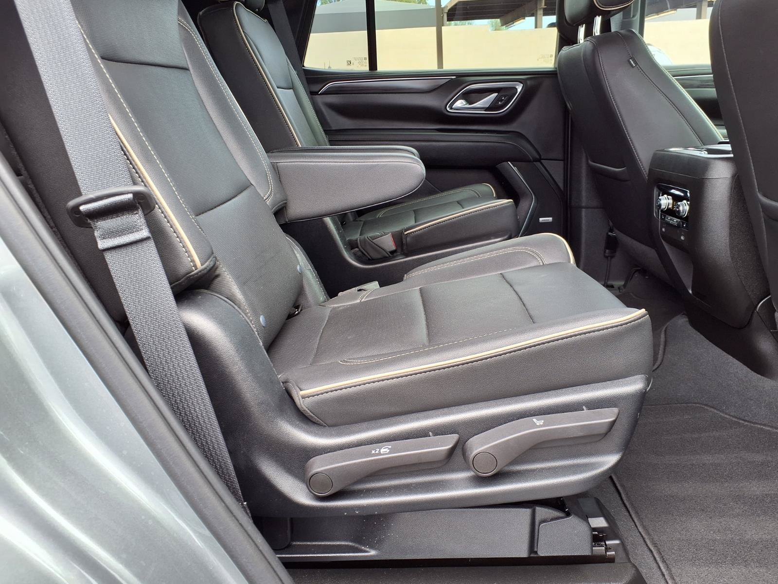 Used 2023 GMC Yukon SLT w/ SLT Premium Package AWD/4WD image 15