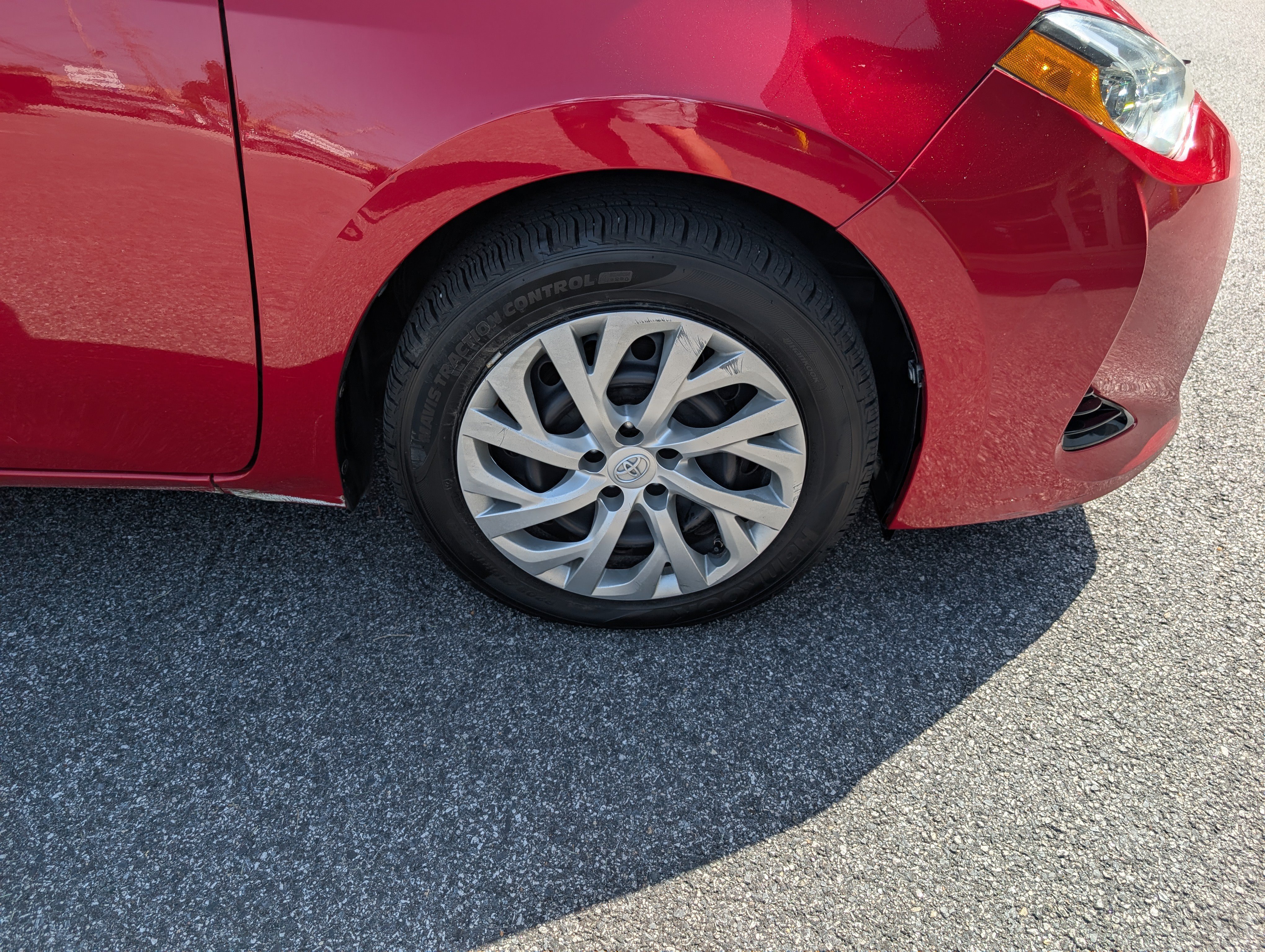 Used 2019 Toyota Corolla LE w/ Carpet Mat Package (TMS) FWD image 11