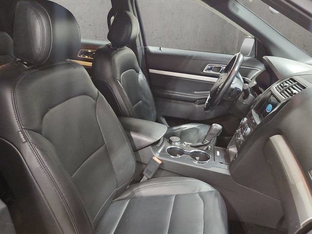 Certified 2017 Ford Explorer XLT w/ Equipment Group 202A AWD/4WD image 19