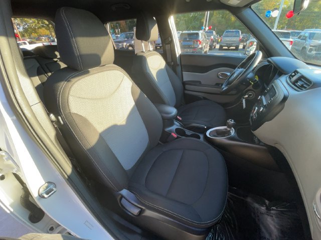 Used 2017 Kia Soul + FWD image 25