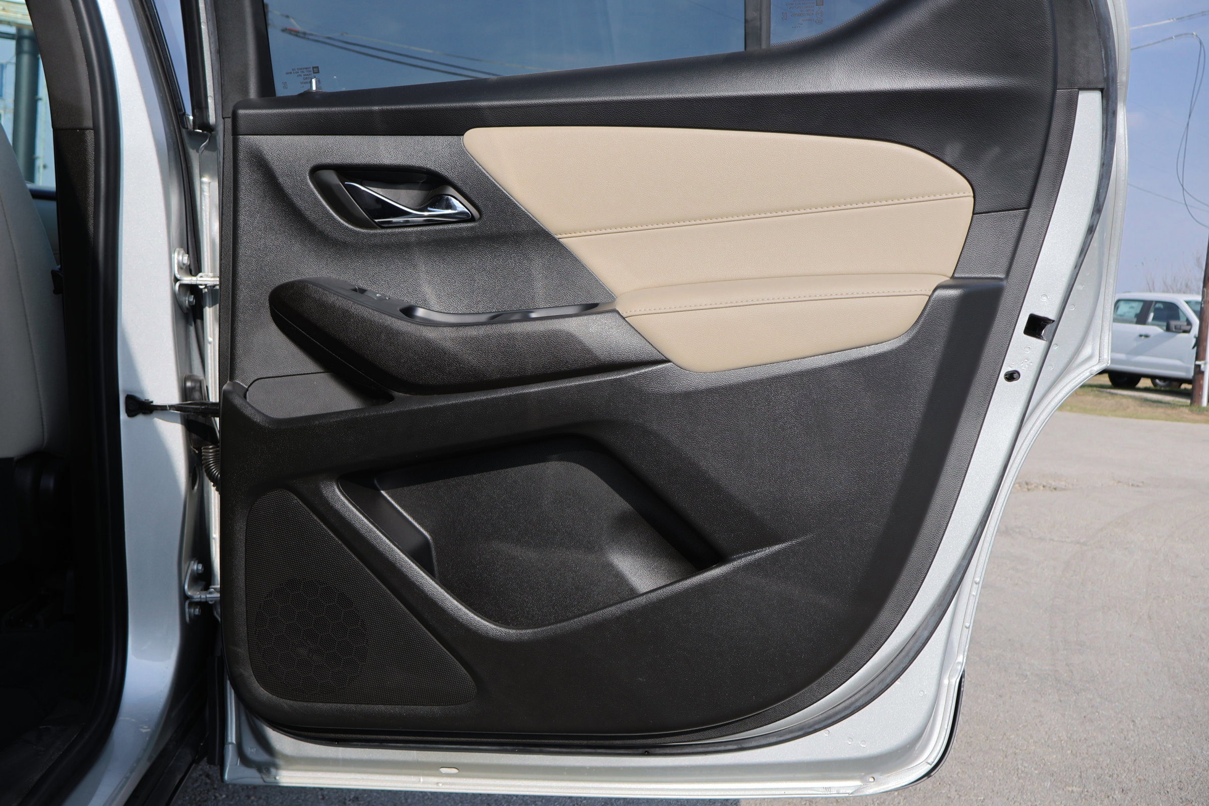 Used 2022 Chevrolet Traverse LS w/ LPO, Cargo Package image 33