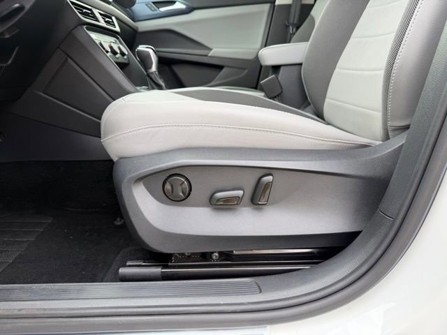 Used 2022 Volkswagen Taos SE FWD image 9